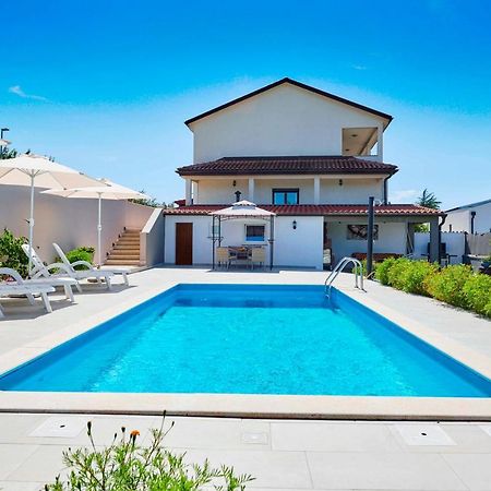 Holiday House Emma Burici Екстер'єр фото