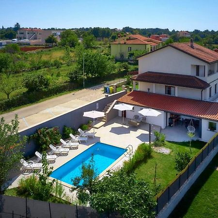 Holiday House Emma Burici Екстер'єр фото