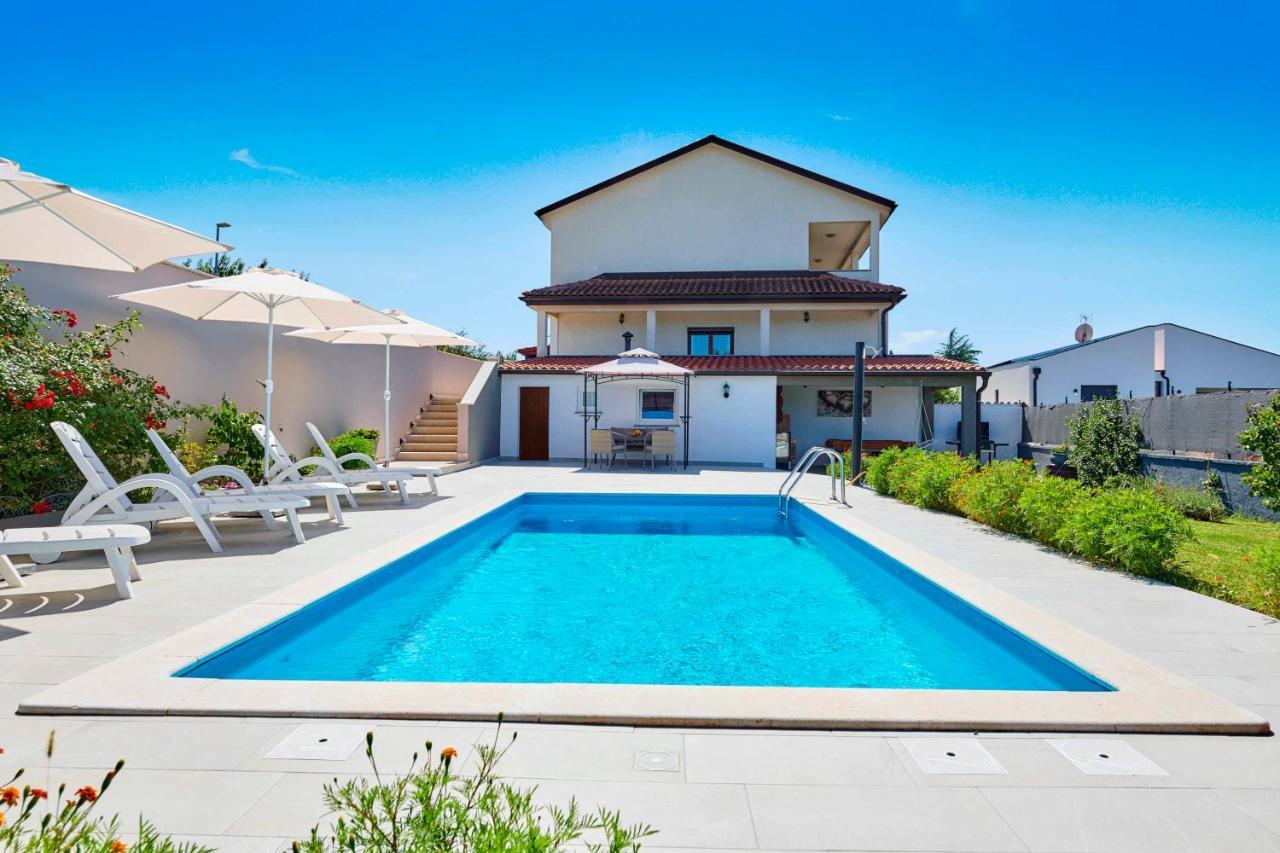 Holiday House Emma Burici Екстер'єр фото