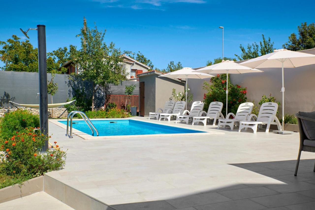 Holiday House Emma Burici Екстер'єр фото