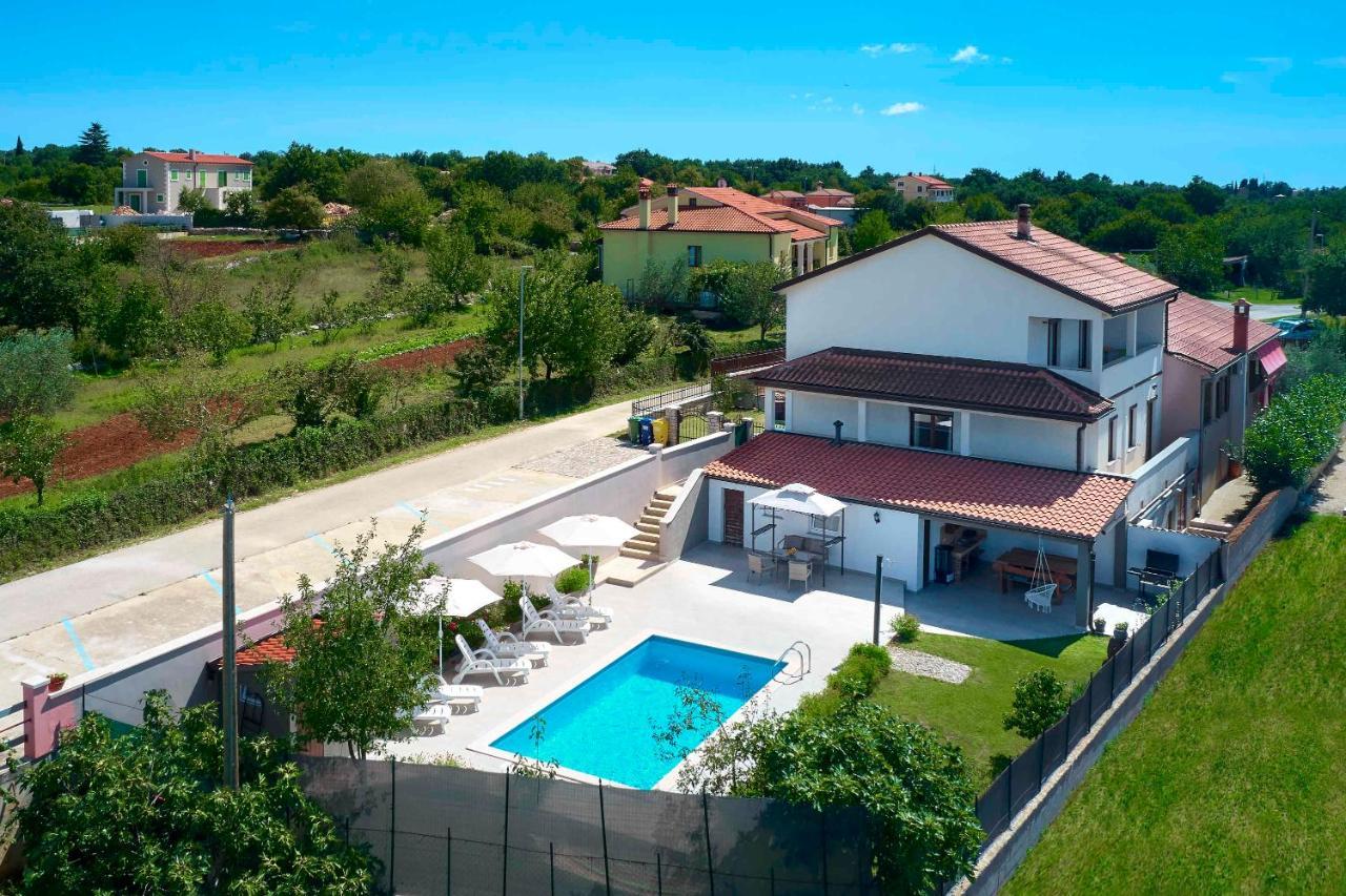 Holiday House Emma Burici Екстер'єр фото