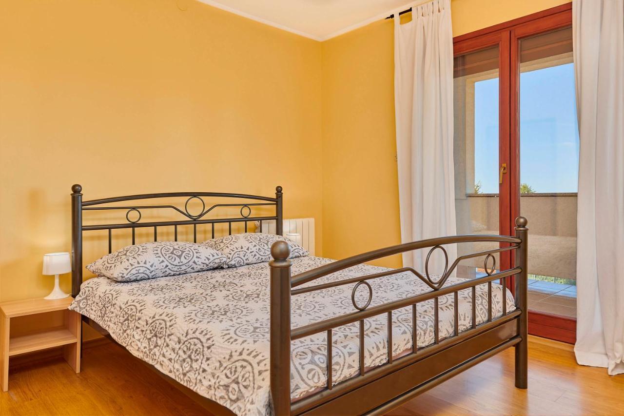Holiday House Emma Burici Екстер'єр фото