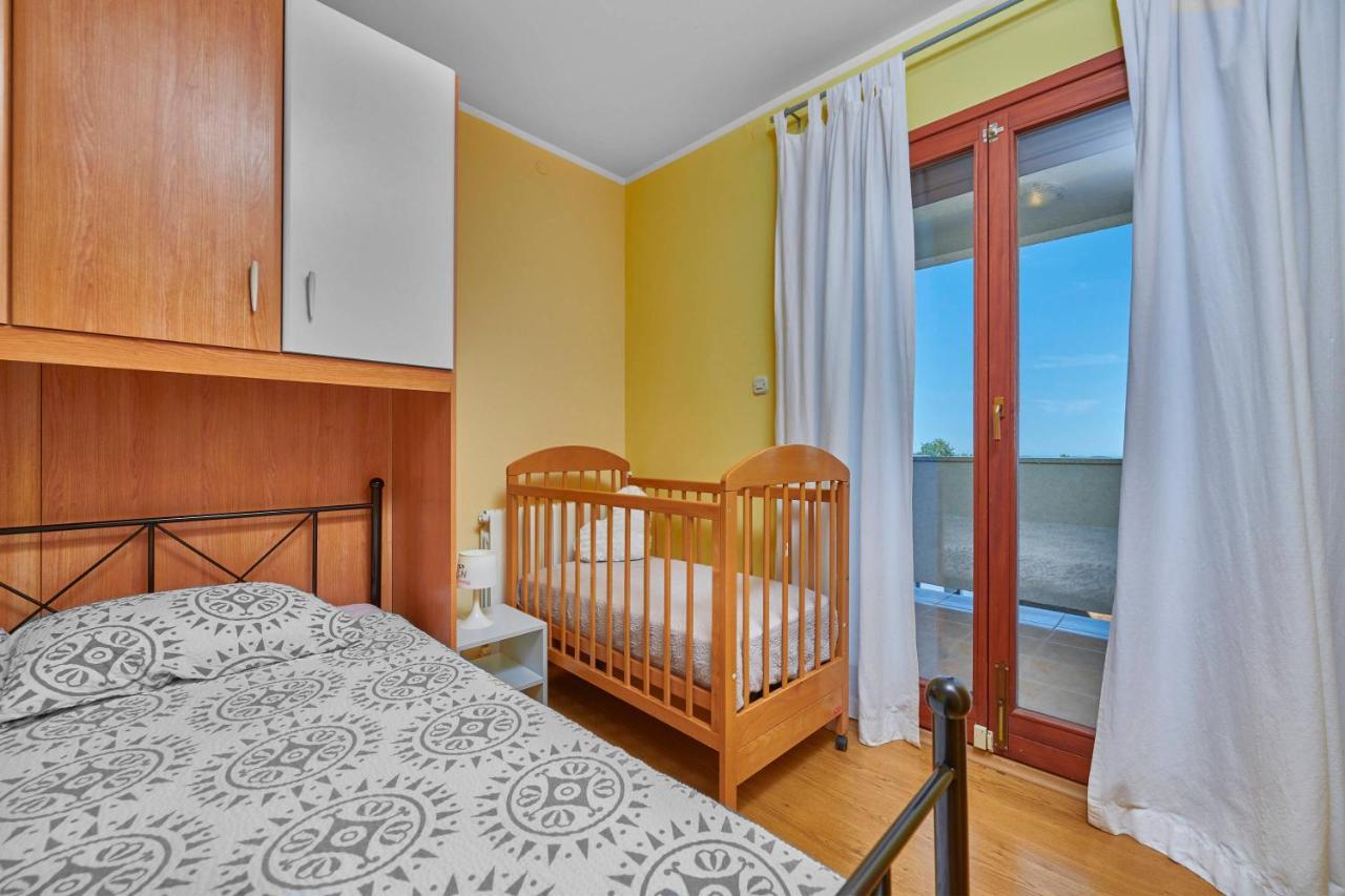 Holiday House Emma Burici Екстер'єр фото