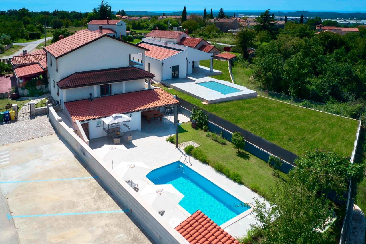 Holiday House Emma Burici Екстер'єр фото