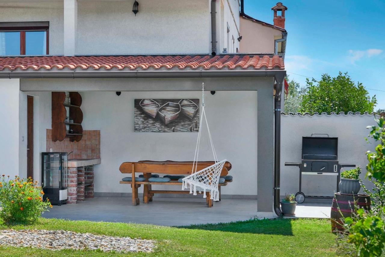 Holiday House Emma Burici Екстер'єр фото