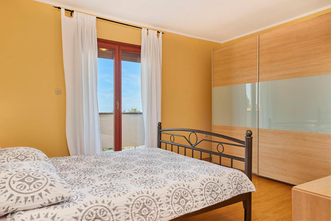 Holiday House Emma Burici Екстер'єр фото