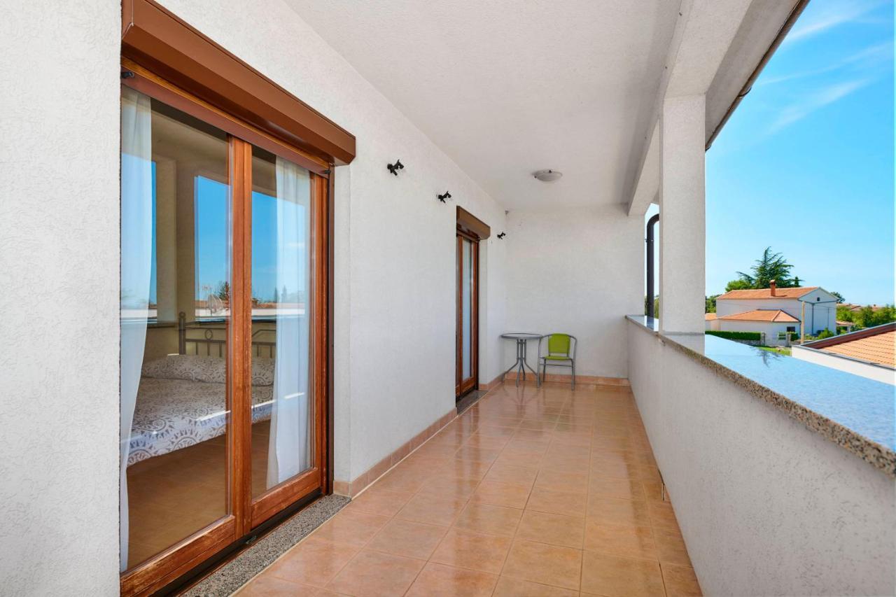 Holiday House Emma Burici Екстер'єр фото