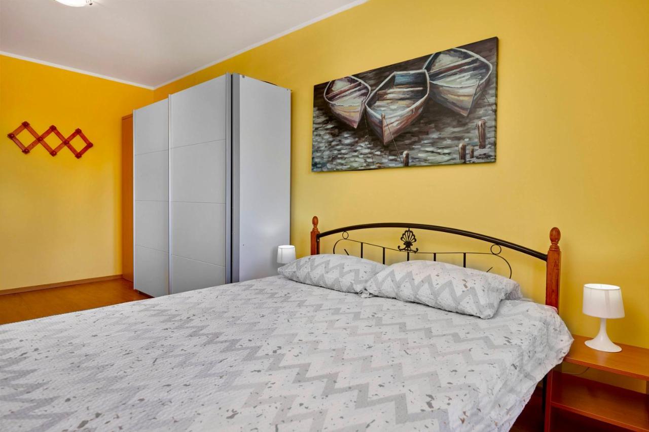 Holiday House Emma Burici Екстер'єр фото