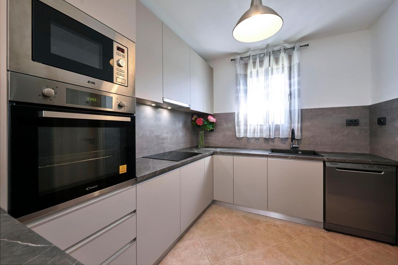 Holiday House Emma Burici Екстер'єр фото