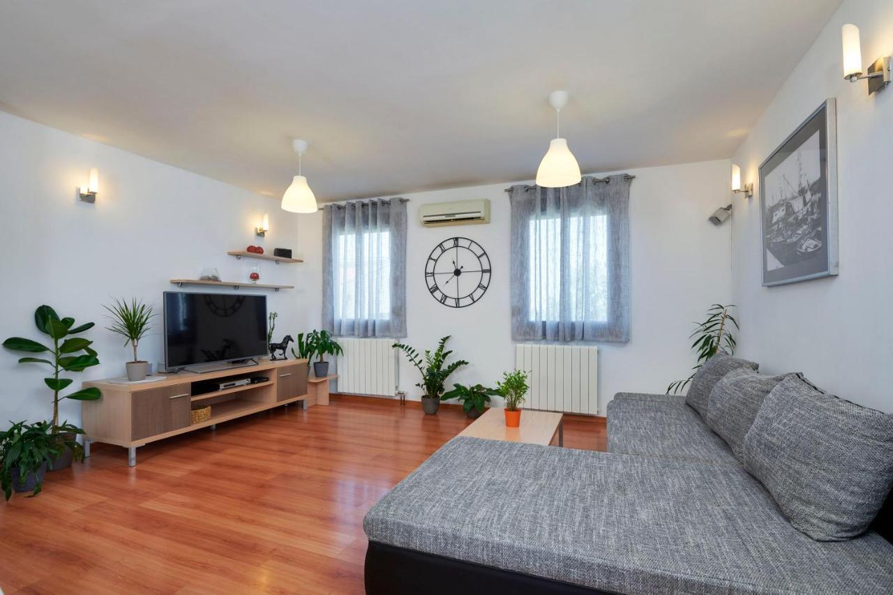 Holiday House Emma Burici Екстер'єр фото