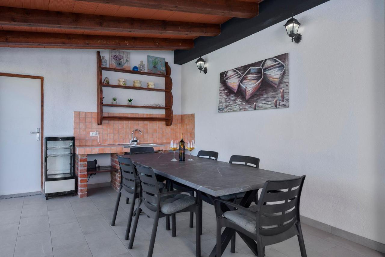 Holiday House Emma Burici Екстер'єр фото